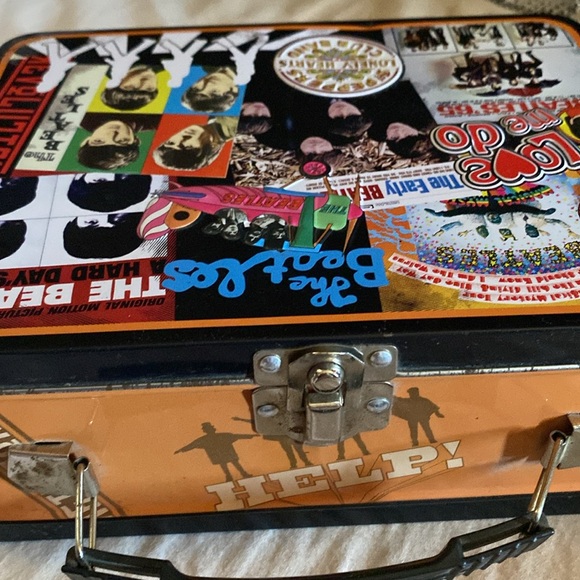 The Beatles Tin Lunchbox 2012 Apple
Corps Vandor LLC Item #64770
Collectible - Picture 3 of 8